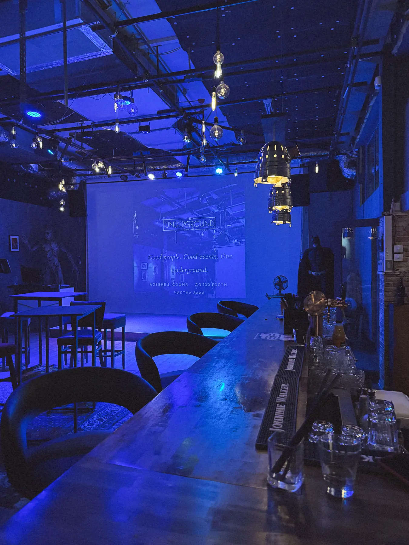 The Underground Event Hall в синя светлина